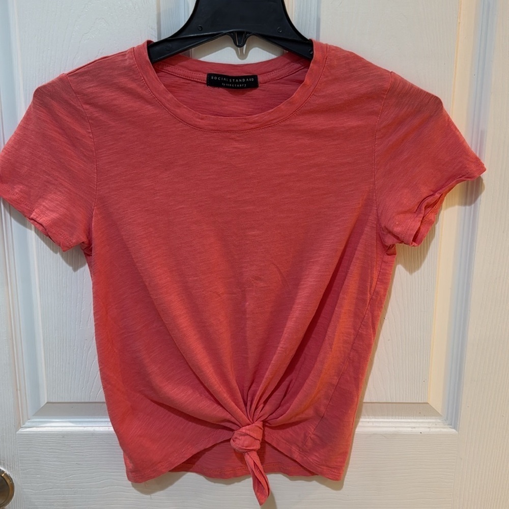 Sanctuary tie bottom tee Size M vacay tropical classic